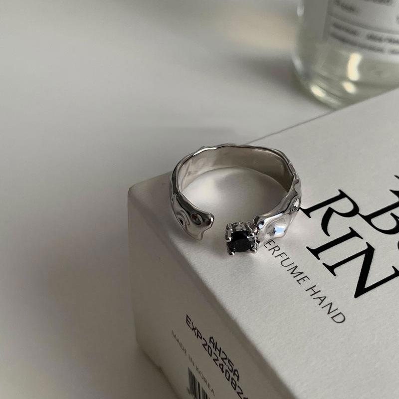 Niche Design Cold Wind Dark Wind Diamond-Encrusted Black Zircon Irregular Pleated Open Ring Female Personality Adjustable opening