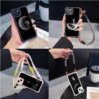 Ae97 Space Moon Astronaut Black Art Weiche Handyhüllen für iPhone 16 15 14 13 12 11 Pro Max 8 7 XR mit Handschlaufe Lanyard Eckenschutz Rückseite