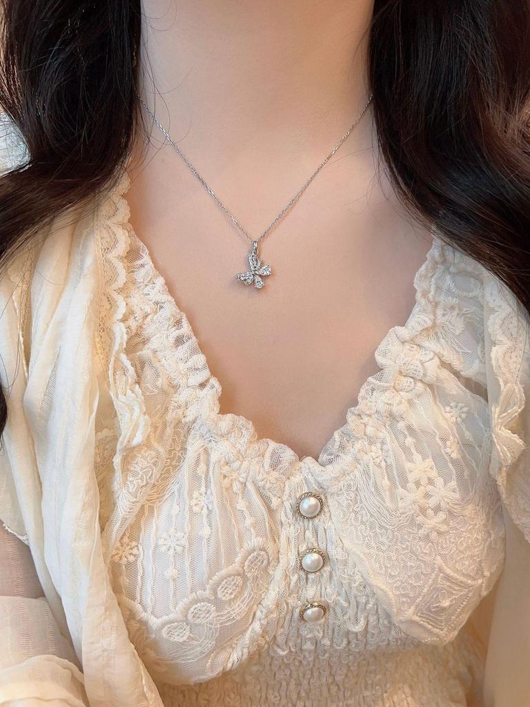 Lively Butterfly Clavicle Chain: 925 Sterling Silver Diamond Openwork Necklace for Women