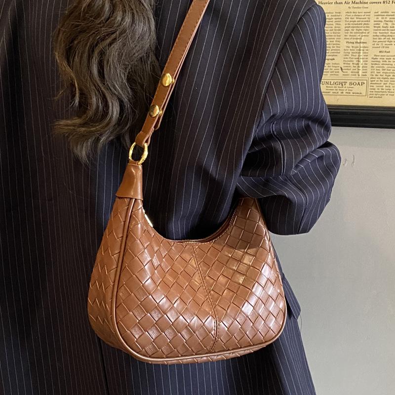 2025 Autumn New Korean Version Popular Versatile Underarm Bag Oil Wax Leather Woven Niche Texture Shoulder Messenger Bag