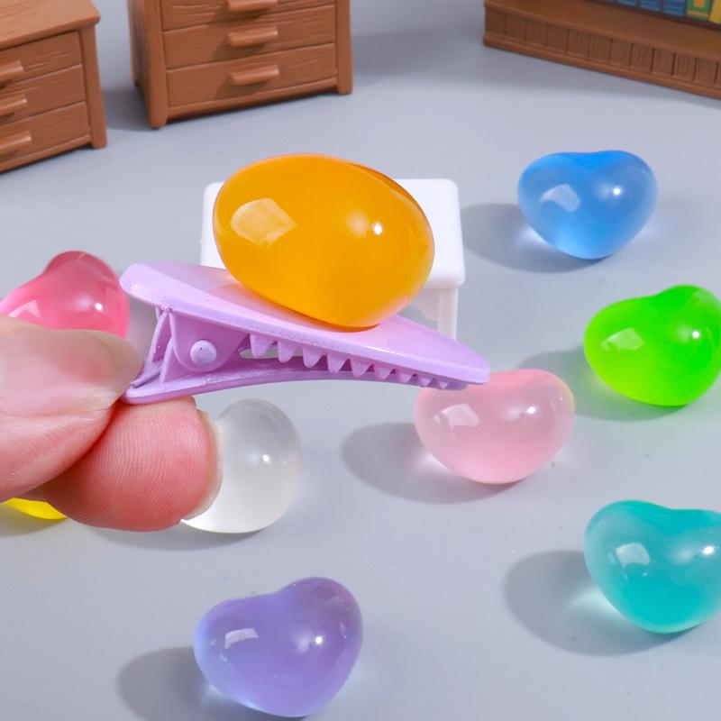 Kreskówkowa Seria Świecących Serc: Urocze etui na telefon z kremowym klejem, nakrycia głowy, biżuteria, akcesoria żywiczne DIY, materiały ręcznie robione