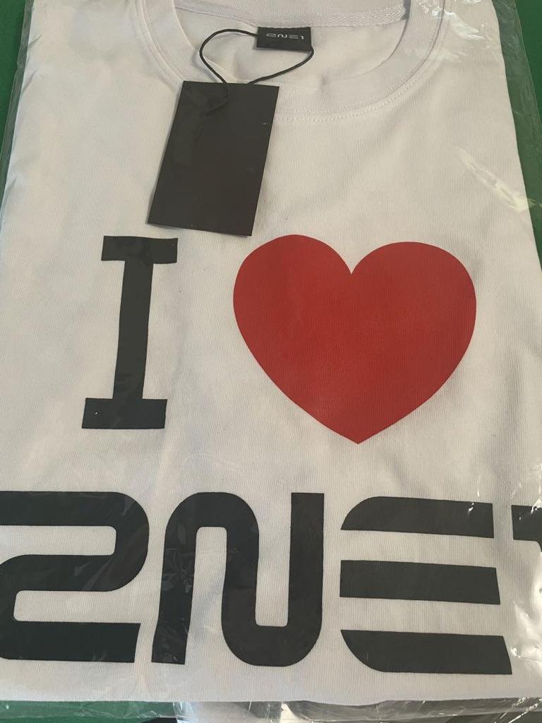 [USED] 2NE1 World Tour Korean Apparel LOVE T-SHIRT Seoul Confan XL