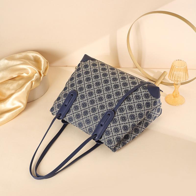 

New women s bags, fashionable shoulder bags, large-capacity tote bags, printed high-end atmospheric commuting handbags