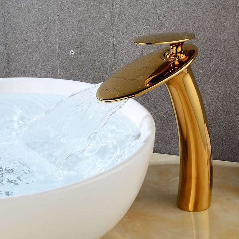 Bateria Łazienkowa Różowe Złoto Mosiężna Bateria Umywalkowa Bateria do Zlewu Kran Wodospad Zimna i Ciepła Woda Kran do Umywalki Montowany na Blacie Kran do Umywalki