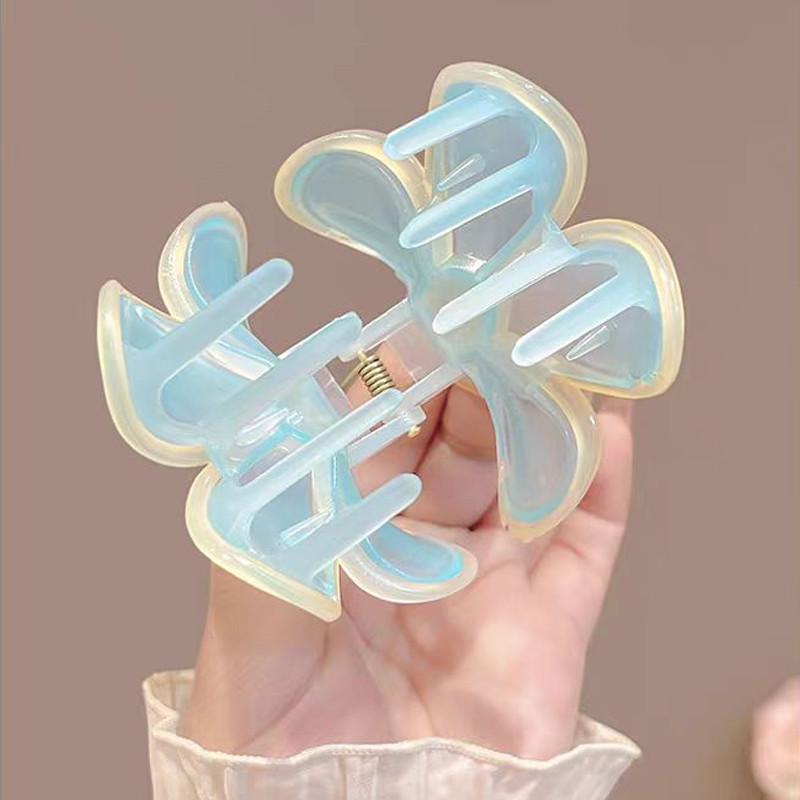 Jelly Color Acrylic Plumeria Hair Clip for Woman Fashion Back of The Head Shark Clip Cute Girl Ponytail Hair Clamp Hair Accessor