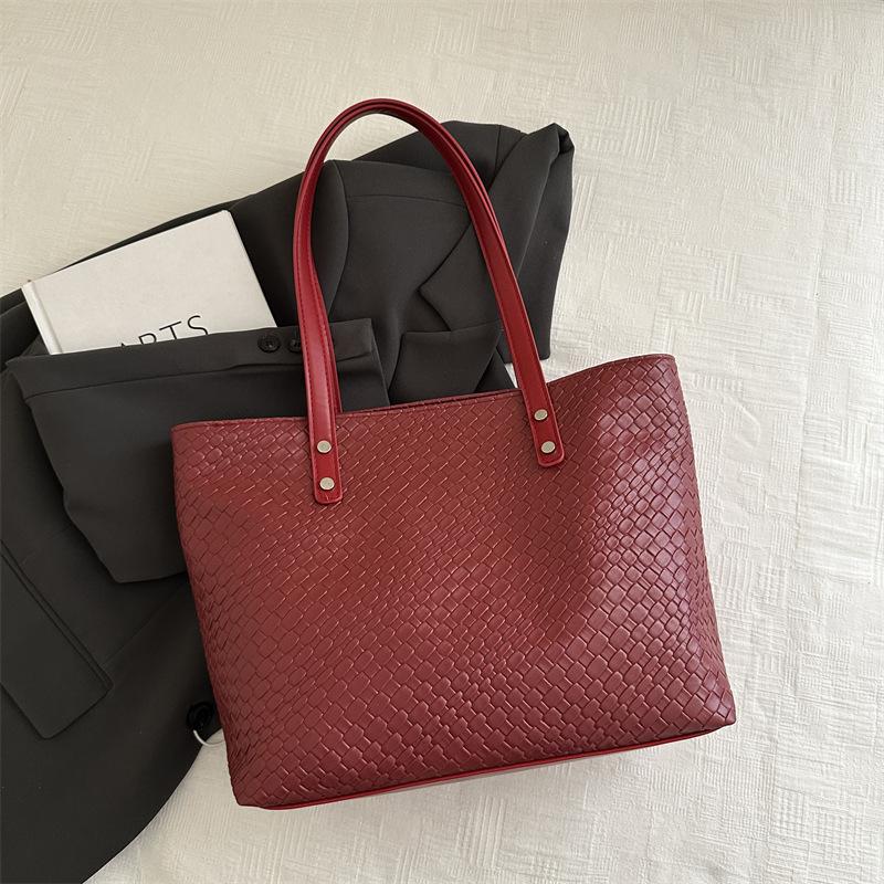 

Вместительная квадратная сетка, повседневная, новая 2025, модная дорожная сумка в иностранном стиле, ручная, подмышечная, на плечо, женская сумка красный