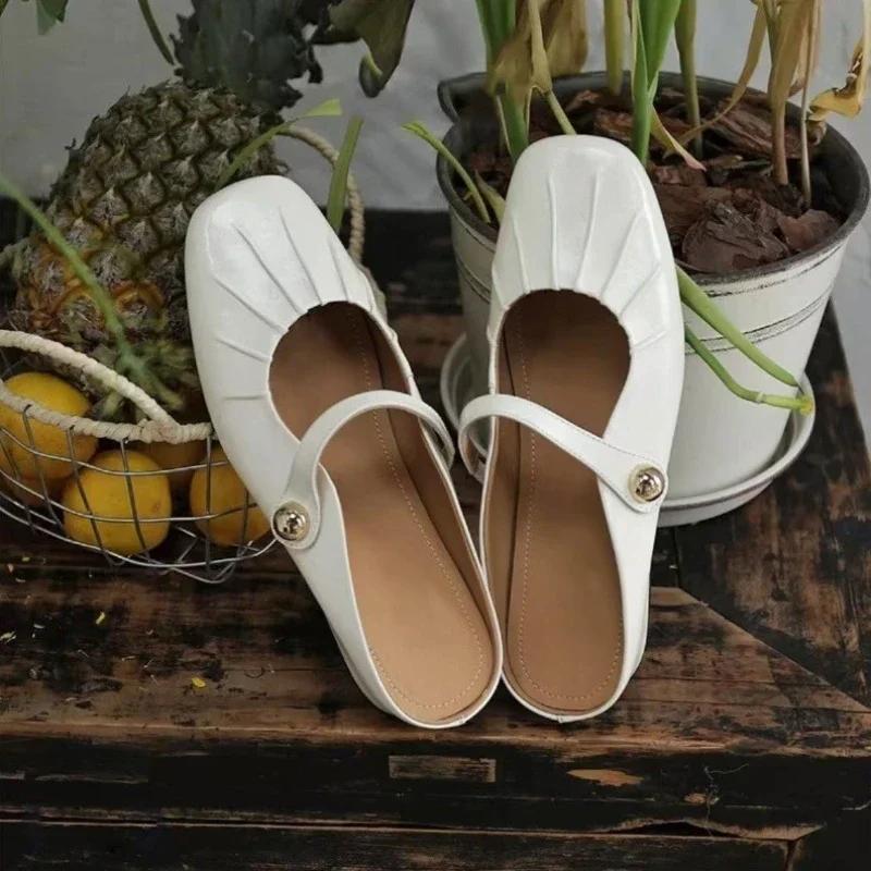 Fashion New Ladies Slip-on Shoes Outdoor Classic Women Causal Flat Shoes Fashion Pleated Simple Women Solid Color Slippers Soft Bottom