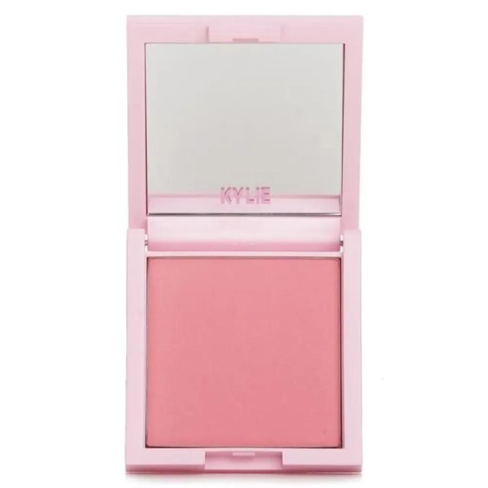

Kyle by Kyle Jenner Pressed Blush Powder 335 Baddie on the Block 10g