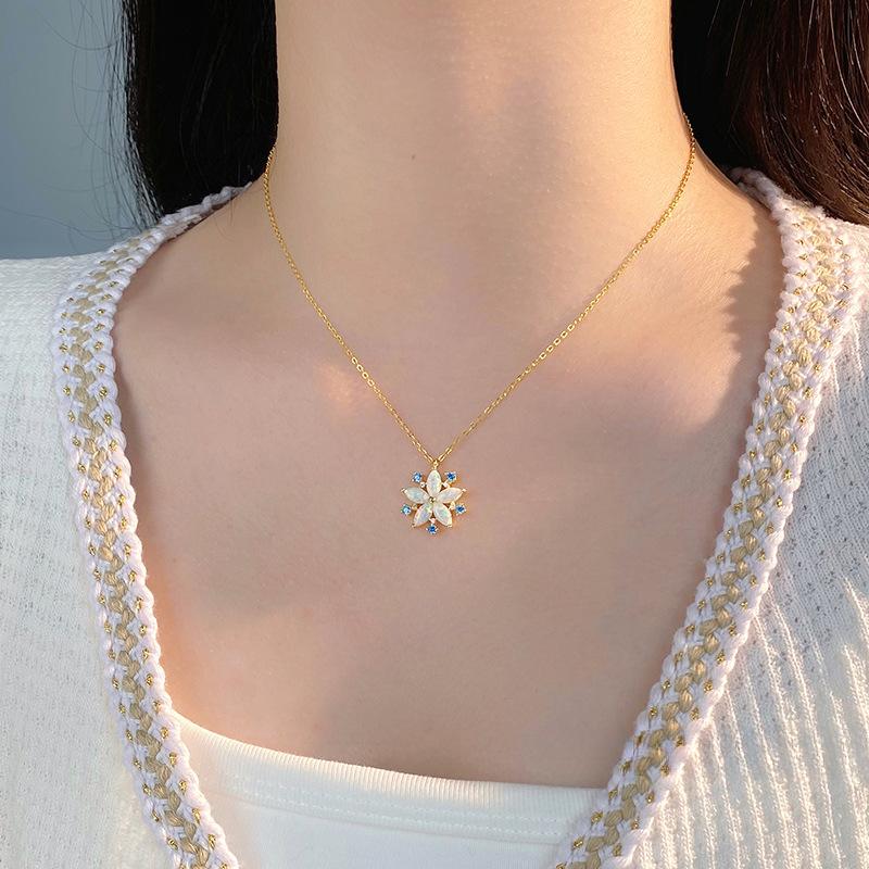 Dream Snowflake Opal Necklace Women's New Autumn/Winter Sweater Chain Design Sense Collar Chain