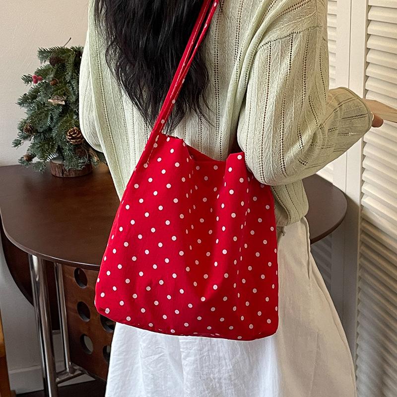 Torba Totebag w Kropki - Modna i Stylowa Jednoramienna Torba typu Bucket z Unikalnym Wzorem, Odpowiednia dla Osób Preferujących Małe Torby.