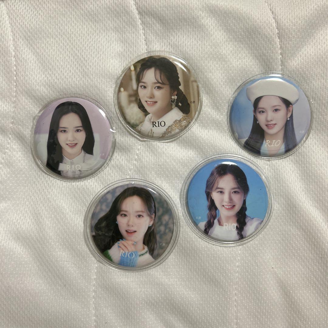 

[USED] NiziU Rio badge