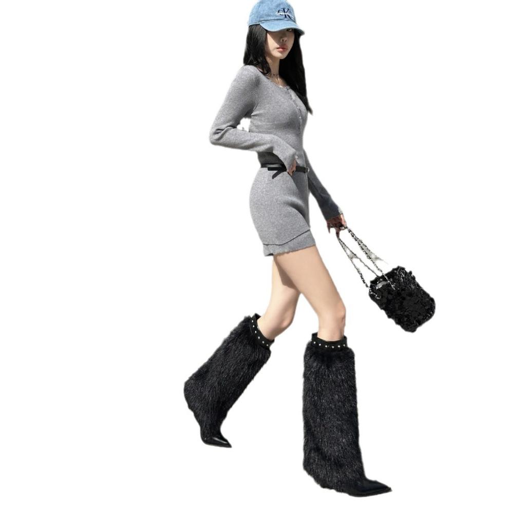 Herbst und Winter 2025 neue Mao Mao warme Mode-Stiefel Europäische und amerikanische Mao Mao spitze Stiefel Weidennägel Damen dünner Absatz Temperament-Stiefel