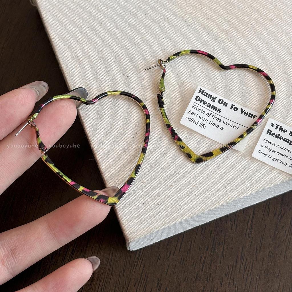 Spicy Girl Retro Leopard Print Heart Earrings: High-End, Light Luxury Studs with Niche Design