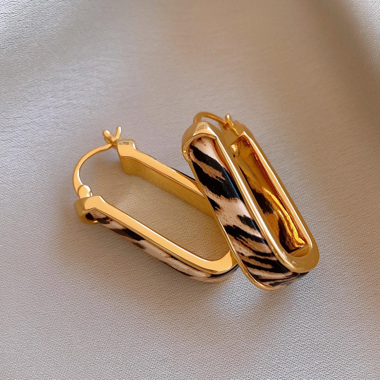 

Серьги Ювелирные изделия Цвета Французского Золота Легкая Роскошь U-Образные Серьги-Клипсы Элегантные Простые Винтажные