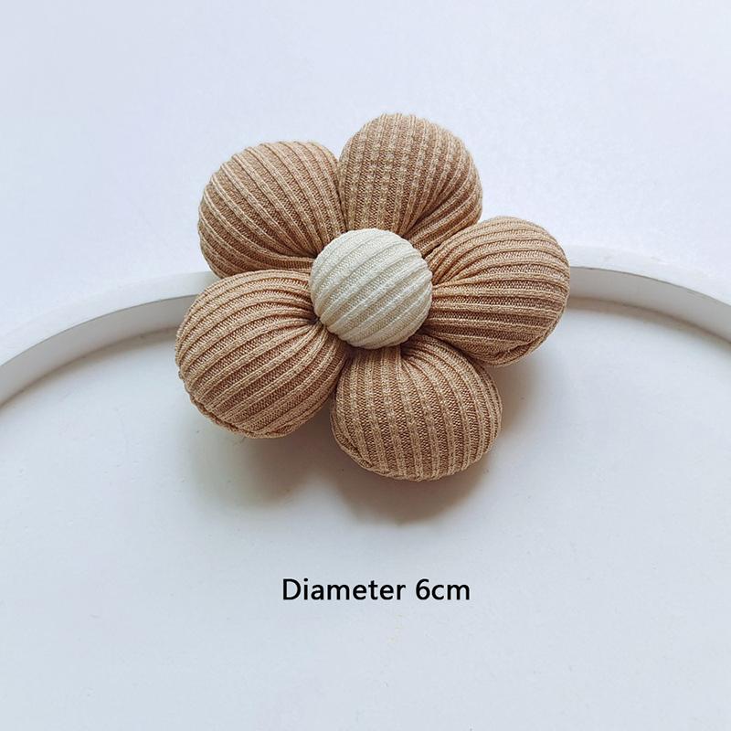 Cute Creative Knitted Cotton Filled Flower Brooch Badge Pins For Bag Backpacks Coat Brooch Decoration Accessories Couple Gift