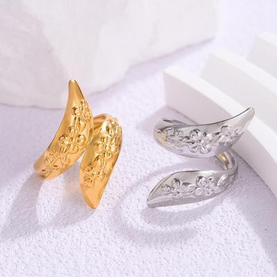 Anello regolabile con design a foglia esagerato in acciaio inossidabile placcato oro vero per donna