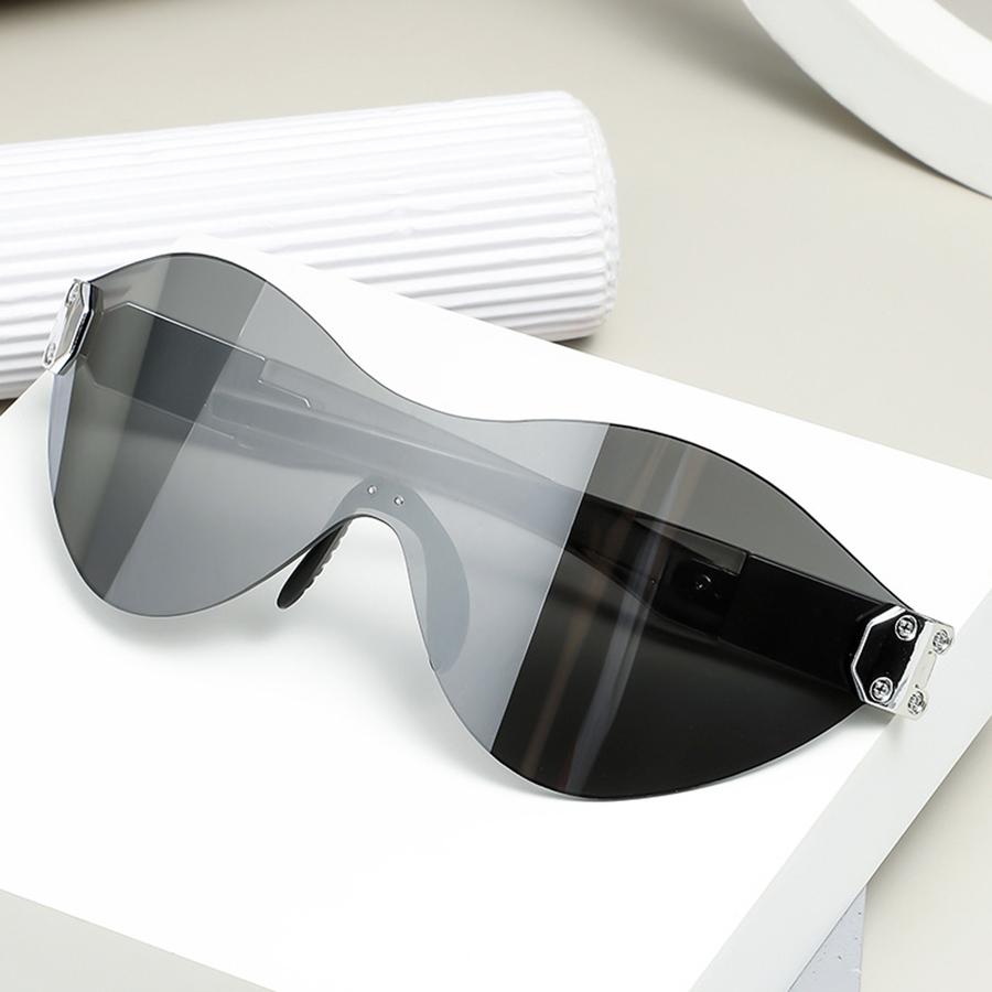 Модные солнцезащитные очки — фото 3