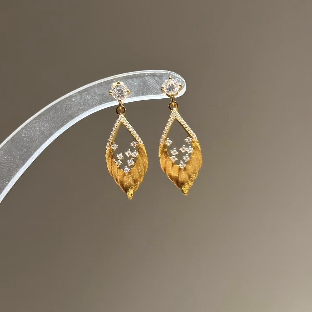 Vintage Mercerized Wing Necklace Earrings, High-End Design Brushed Feather Set, Pull-Up Collar Jewelry.