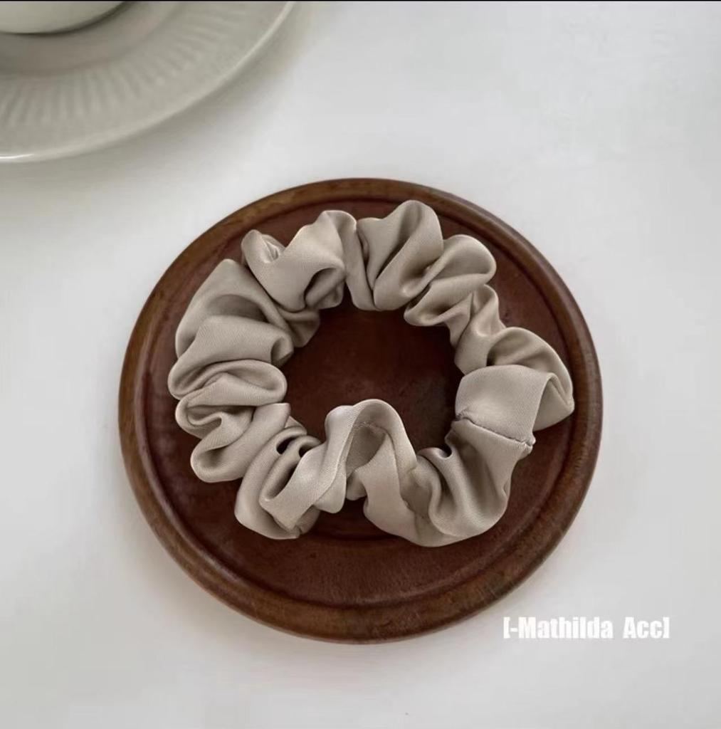 Spring & Summer French Leather Hair Tie for Women - High-End Flower Ponytail Accessory