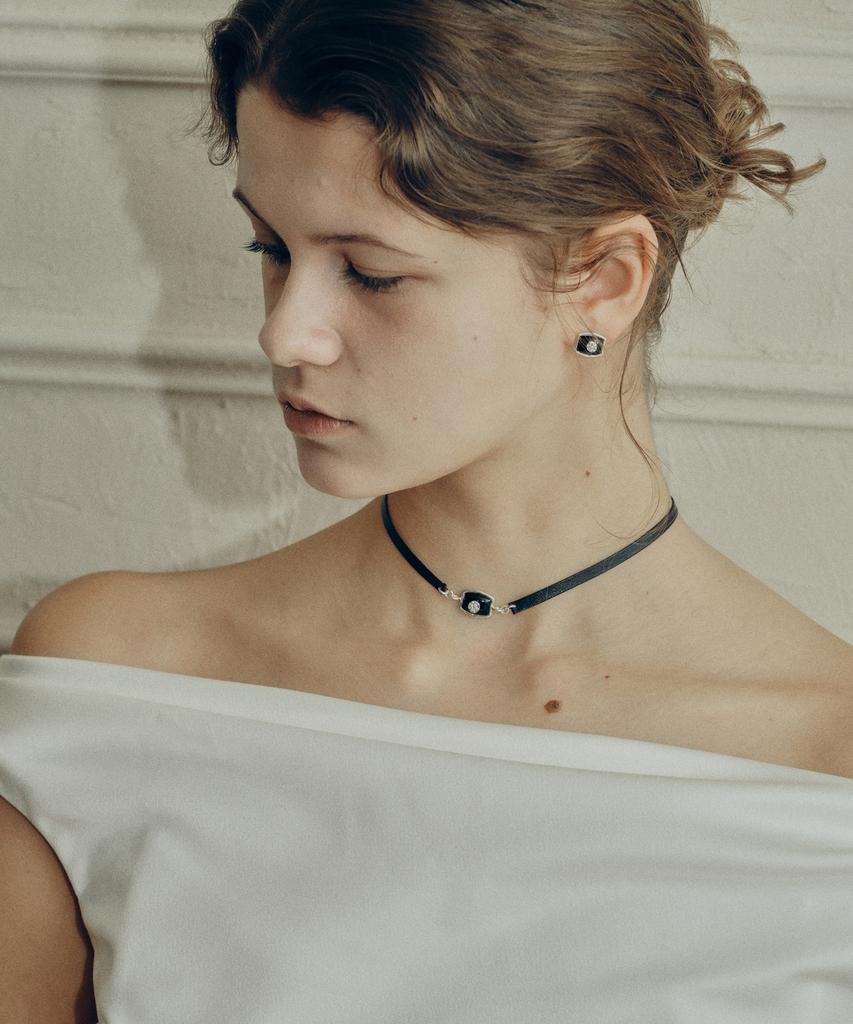 Fademine Black Coat Of Arms Choker Necklace