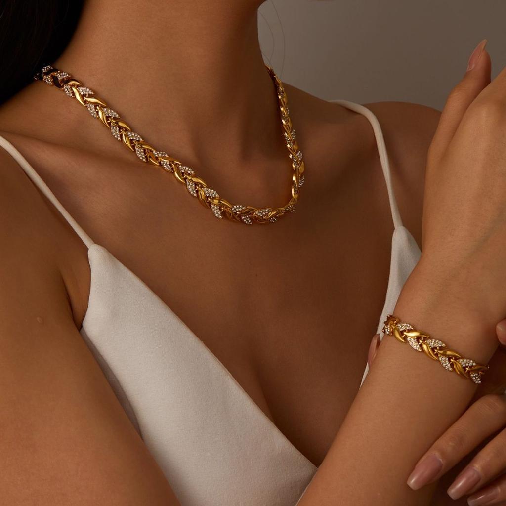 Fish Tail Style Diamond-studded Bracelet and Necklace Set - Luxurious and High-end Banquet Jewelry for Women