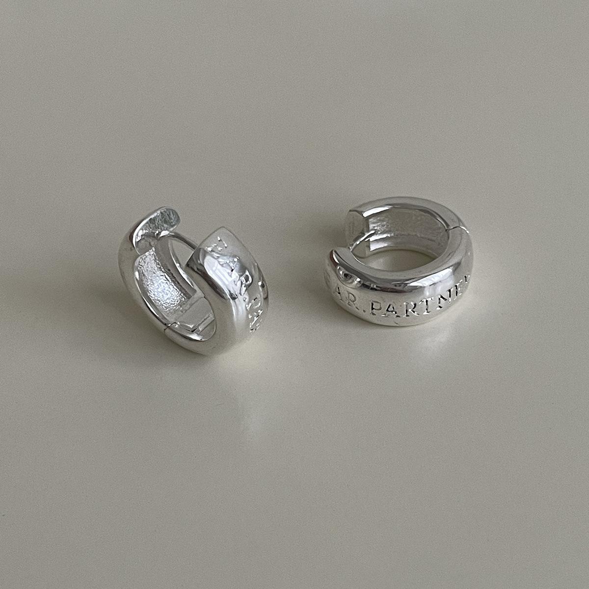 

Серьги-кольца из серебра 925 пробы, женские изысканные серьги в стиле прохладного ветра, летние серьги с легкой роскошью и премиальным чувством, нишевые универсальные серьги 612 925 silver needle