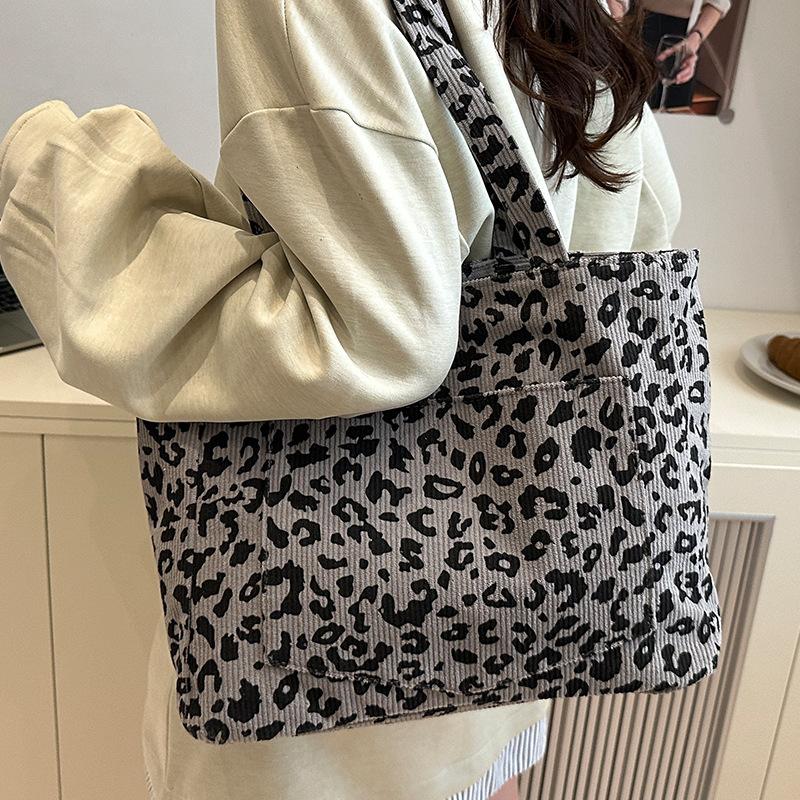 Handtasche mit großem Fassungsvermögen, stilvolle und retro Tragetasche für Pendler, Umhängetasche