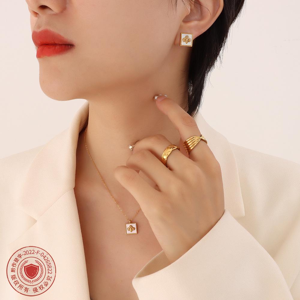 Titanium Steel Gold-Plated Accessories Square Little Bee White Sea Shell Inlaid Necklace Earrings Jewelry Set
