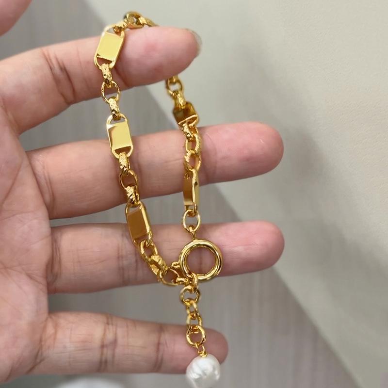 Gold-Plated Square Freshwater Pearl Bracelet: Fashionable, Unique Bangle, Cool and Versatile Hand Jewelry