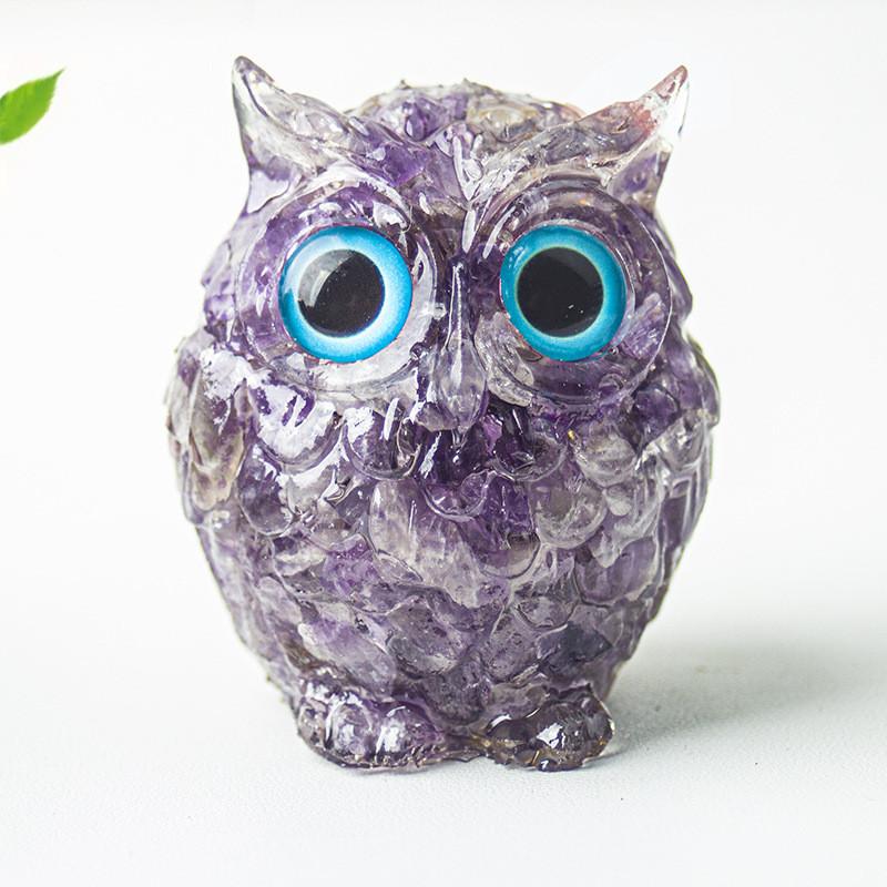 Uil als bureaudecoratie van kristalhars met glinsterende steentjes, ideaal als cadeau voor thuis of op kantoor.