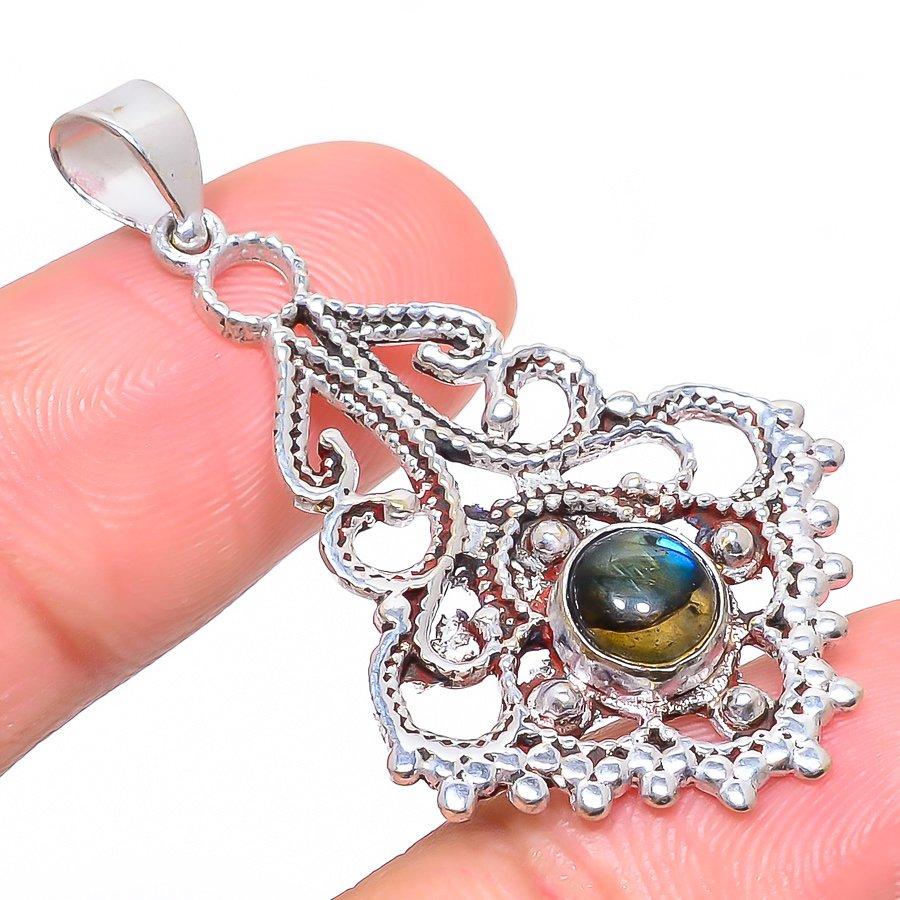

Natural Labradorite Gemstone Ethnic 925 Sterling Silver Pendant 1.81 Y8i53