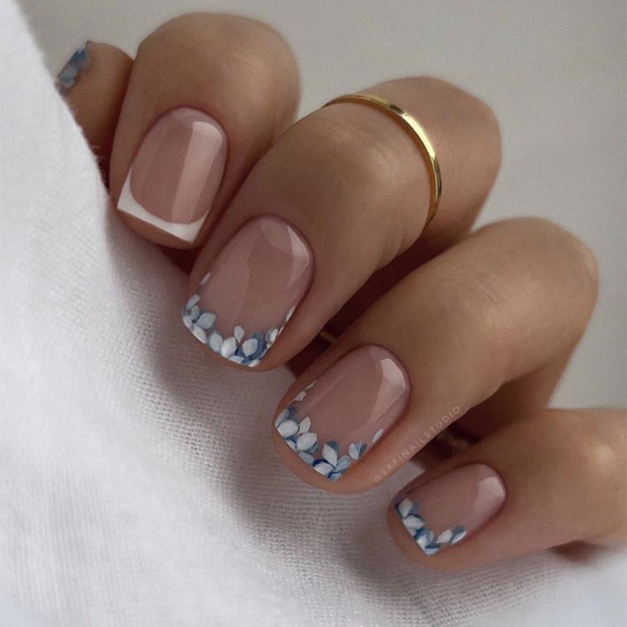 

French Floral Retro Press-On Nails: Removable Nail Art Stickers and Tips