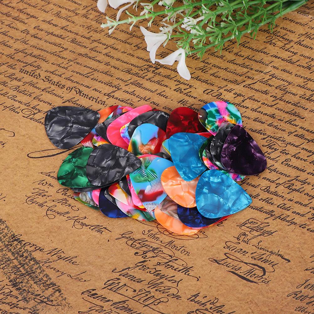 50 Stücke Celluloid Gitarre Picks Plektren 0,7mm Musical Instrumente Zubehör(0,7 mm)
