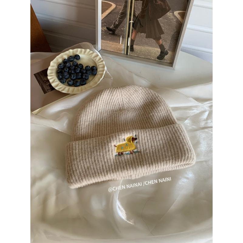 Embroidered Woolen Caps Are Cute for Children In Autumn and Winter. They Are Small Knitted Caps with Big Heads That Show Off Their Faces