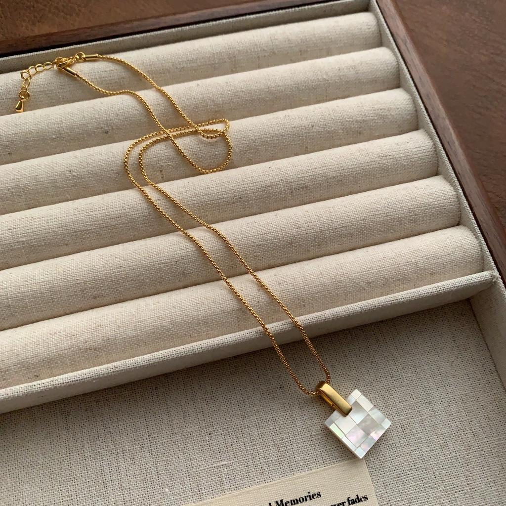Simple Geometric Mother Shell Pearl Necklace Light Luxury Metal Chain Exquisite High Sense Elegant Temperament Collarbone Chain