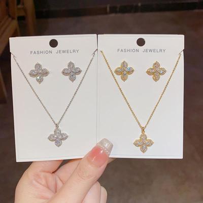 High-End Women's Necklace Earrings Set Four-Petal Zircon Pendant Light Luxury Gold Non-Fading Gentle Temperament for Wedding
