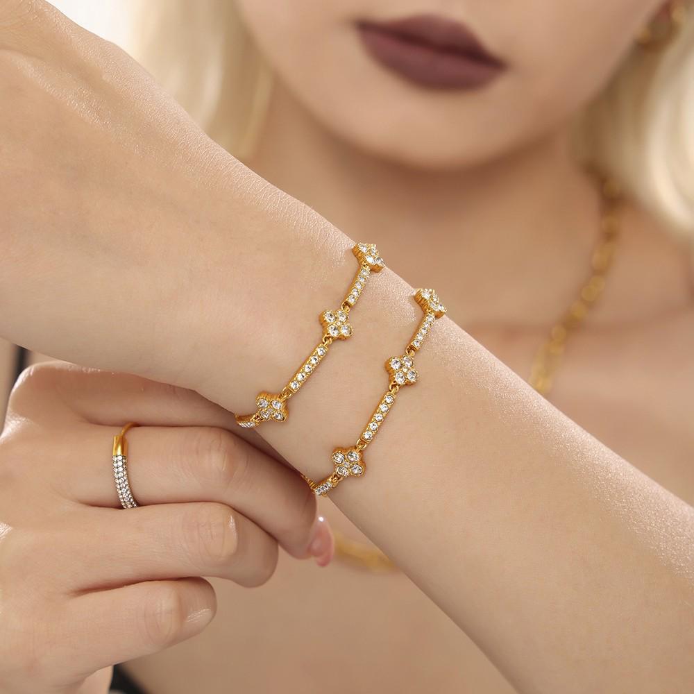 Qiong Yao Stainless Steel Four-Leaf Clover Zircon Bracelet with PVD Gold Coating