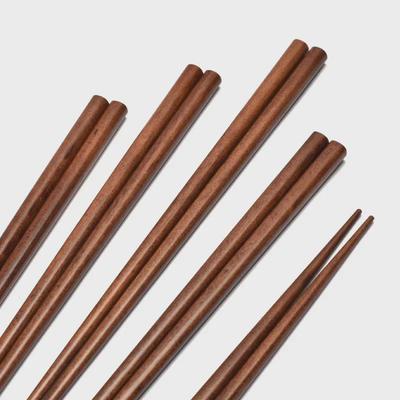 Bacchette giapponesi in legno con incisione: ideali per case e hotel, perfette per cucinare e preparare il sushi.