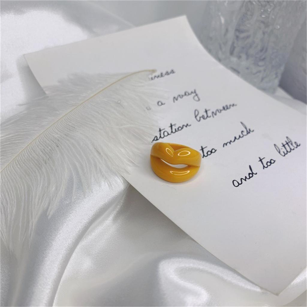 1Pc Fashion Punk Colorful Lips Shape Hollow Resin Finger Rings Funny Mouth Lip Acrylic Ring For Women Girl Hiphop Party Jewelry