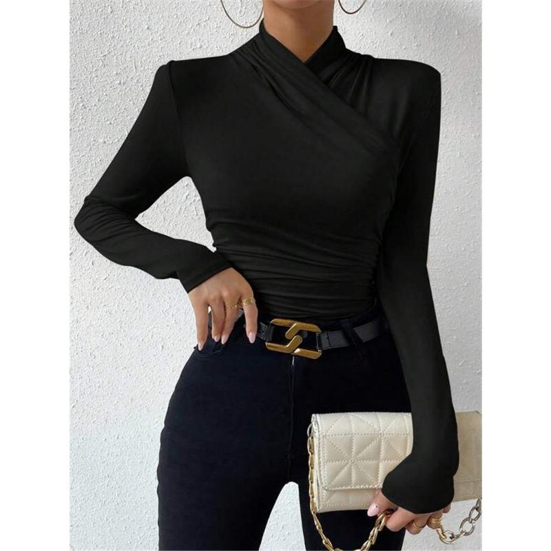 Schlankes und vielseitiges gerafftes T-Shirt mit Kreuzausschnitt für Damen im Herbst-/Winter-Design