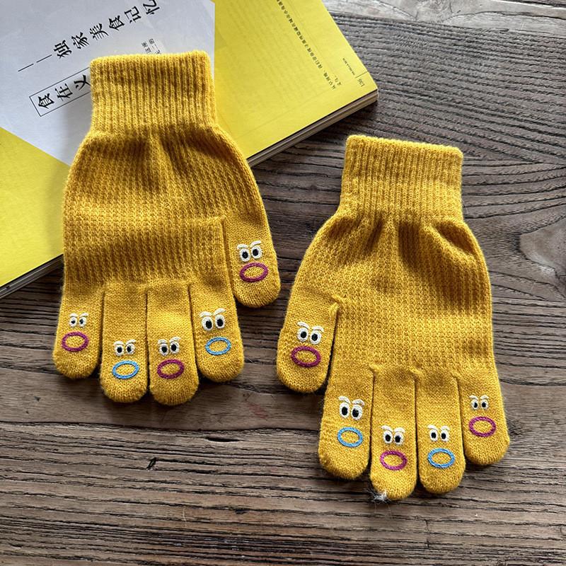Cute Cartoon Touchscreen Gloves For Winter Warmth With Polyester Fabric For Students And Commuters