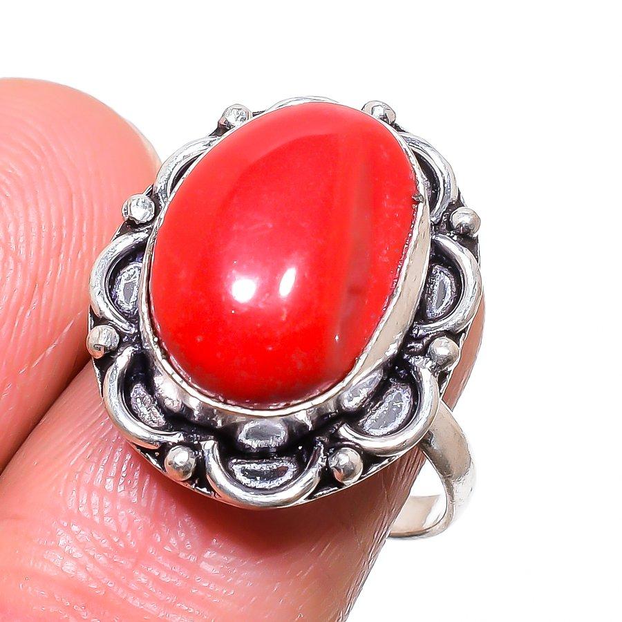 

Кольцо из серебра 925 пробы с натуральным красным кораллом, размер 8 J7t87