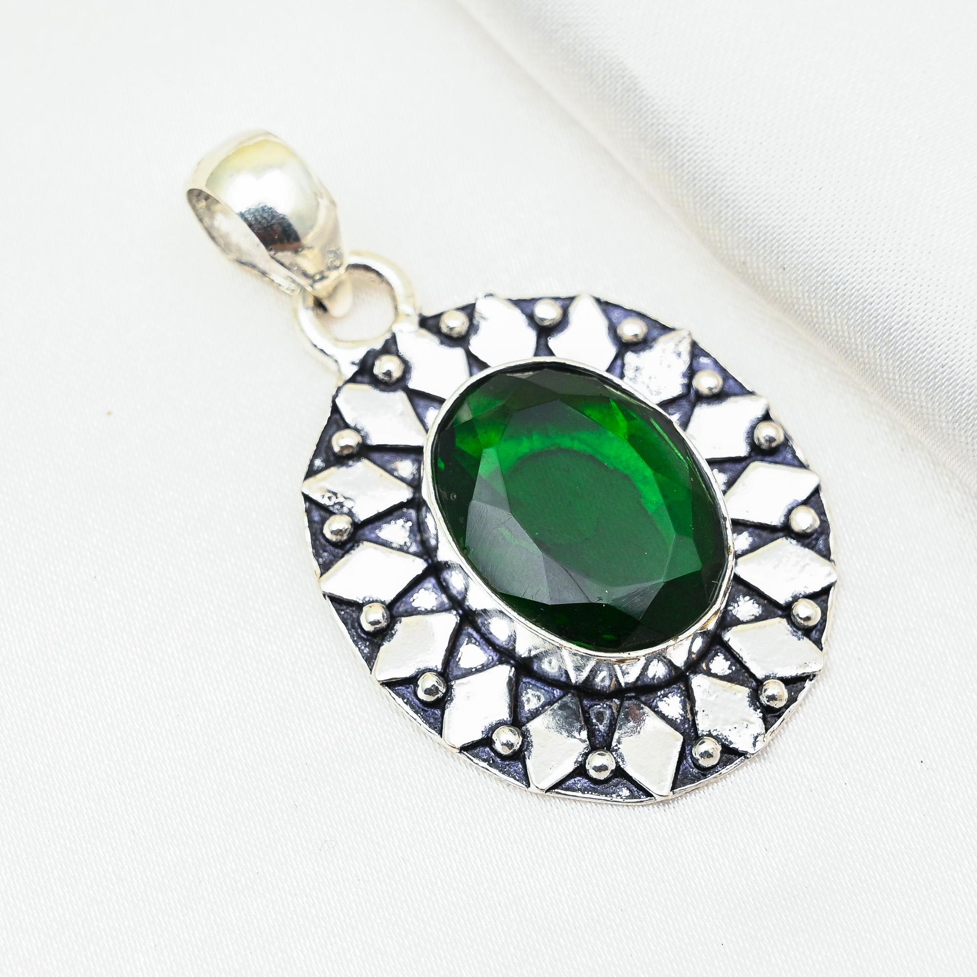 

Подвеска из драгоценного камня ручной работы из хромдиопсида, подвеска из чистого серебра 925 пробы, подвеска для ювелирных изделий уникального дизайна 1.96 Inches зелёный