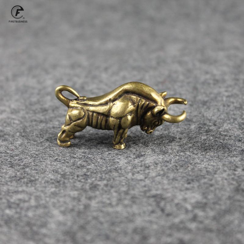 Retro Copper Animal Home Decor Brass Wall Street Bull Figurines Sculpture Car Keychain Pendant Accessories Cow Statue Desk Decor