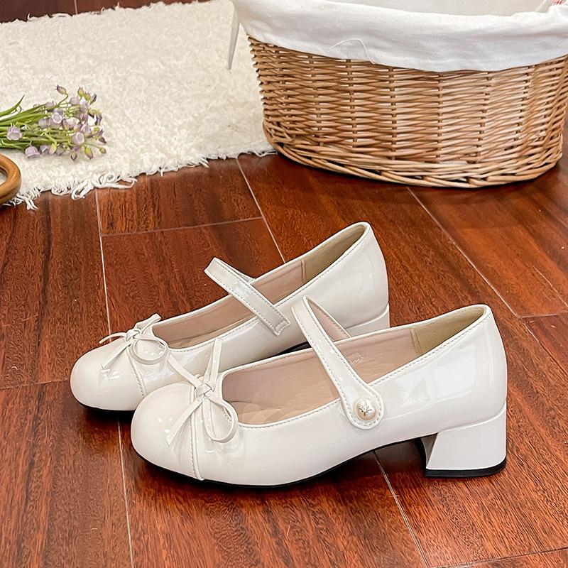 

French retro thick heel Mary Jane shoes women s 2025 summer new bow Velcro single shoes with skirt grandma shoes 40