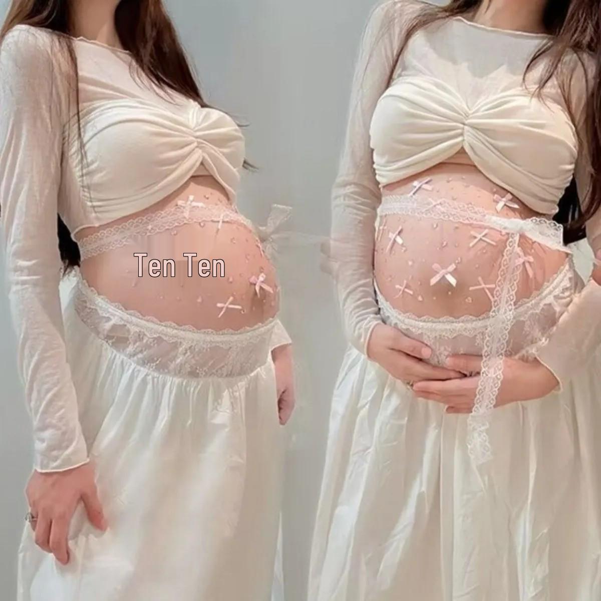 Maternity Photoshoot Accessories: Atmospheric Belly Shots in High-End Warm Clothing M
