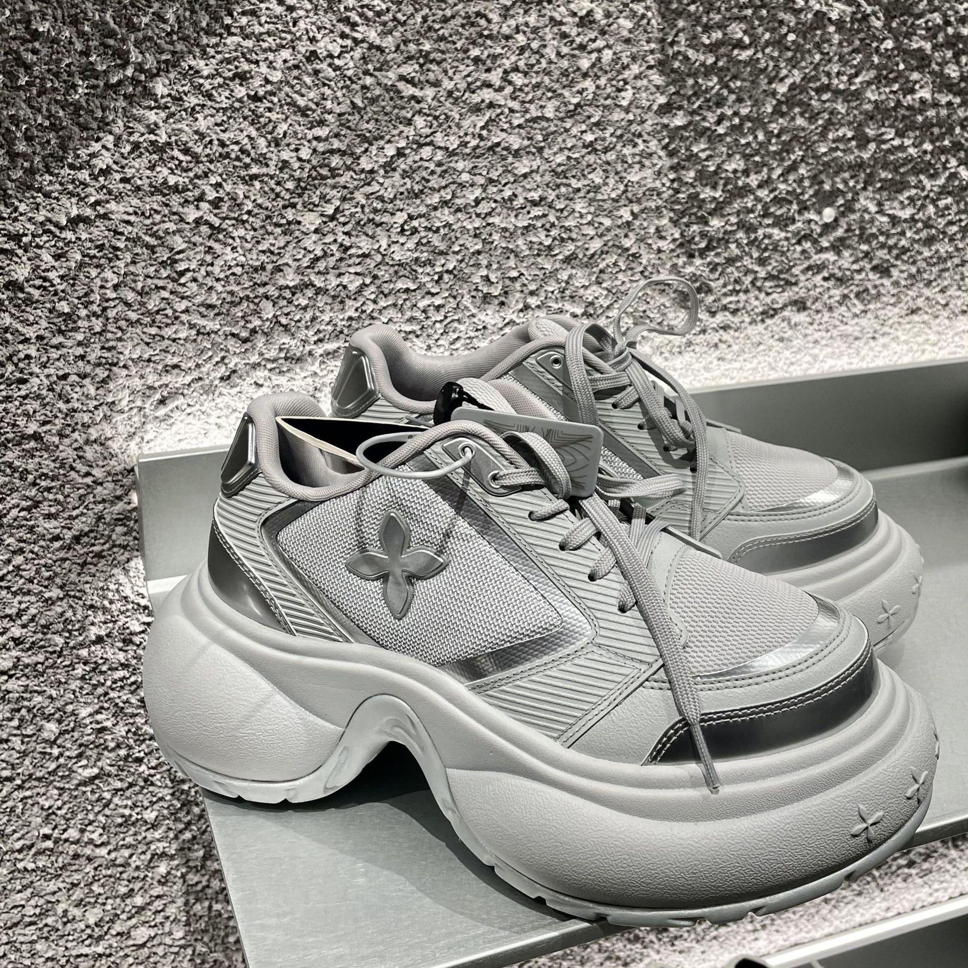 

Женские кроссовки SMFK 2024 года на толстой подошве, увеличивающие рост, с сетчатым узором в виде перекрестных цветов 38