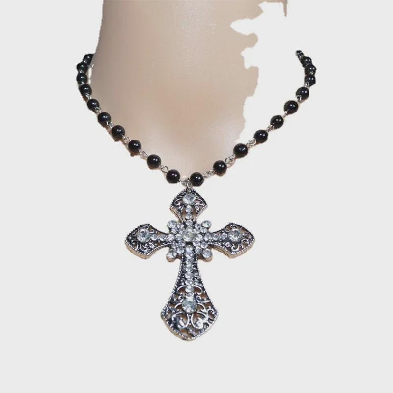 Gotický křížový náhrdelník - Unikátní design šperku