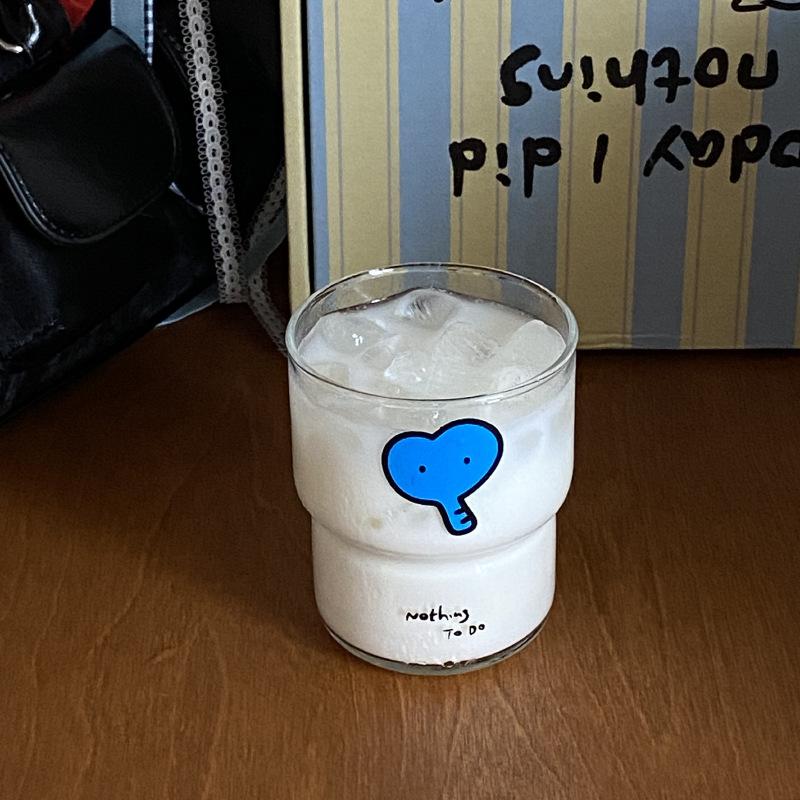 

Niche Ins Cartoon Red Apple Smiley Face Tempered Glass Cup Simple Hand-Painted Coffee Cup Gift High Temperature Resistant 220Ml Dishwasher