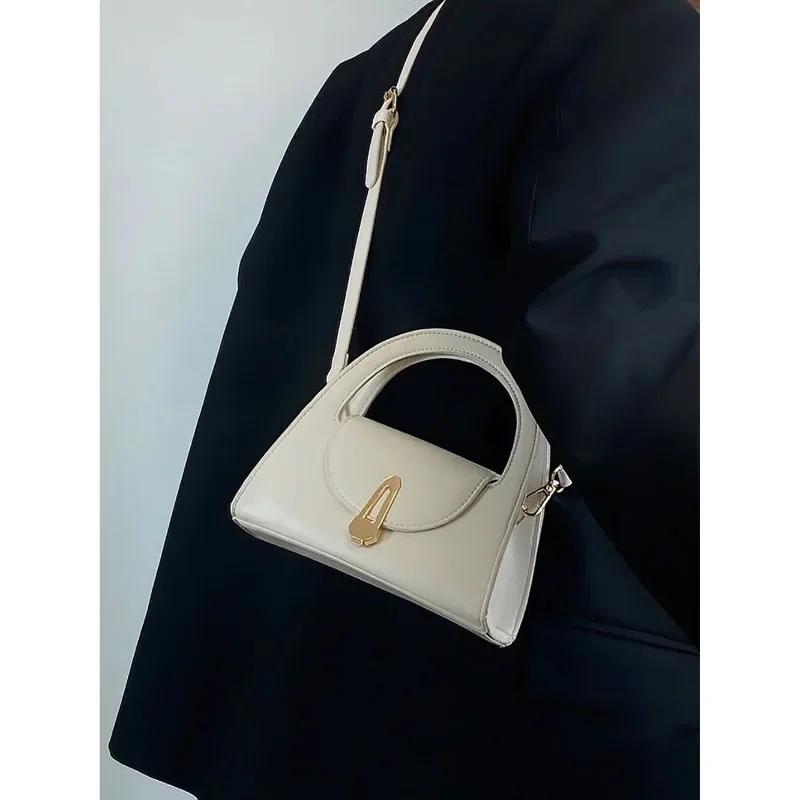 

Текстурная женская сумка осень-зима, новый высококачественный нишевый дизайн, сумка через плечо из черной лакированной кожи, модная